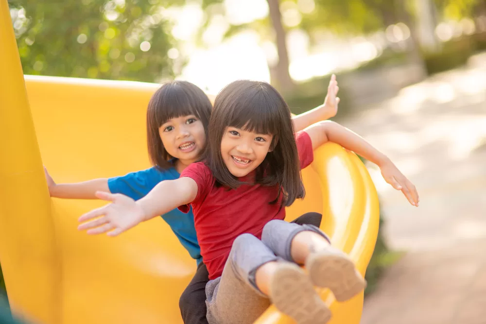 Perosotan Jenis Permainan Playground Seru Menambah Kemampuan Motorik dan Sensorik Anak