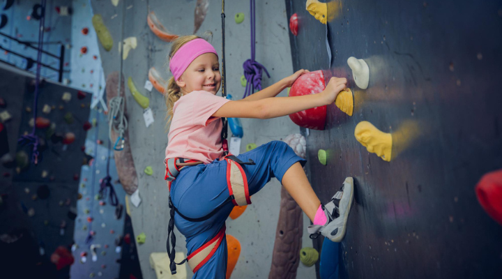 Manfaat Wall Climbing untuk Anak
