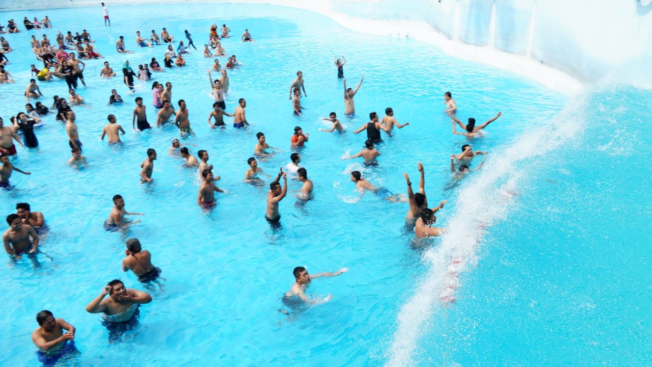 Jenis Wahana permainan kolam renang Water ombak