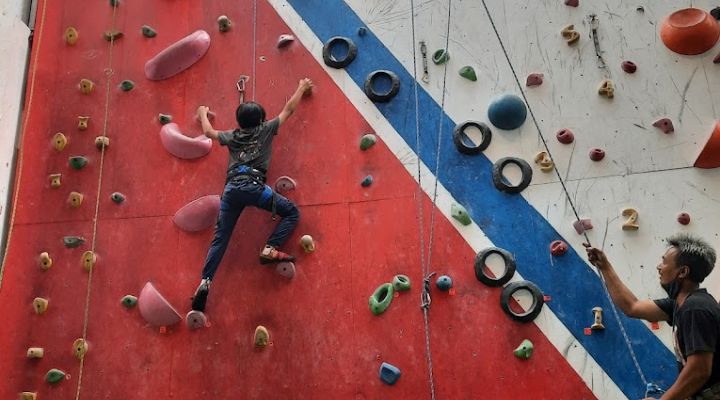 cllimb on